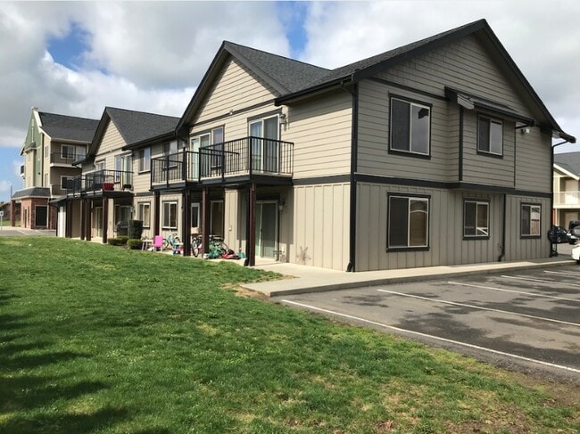 Building Photo - 2204 Mercedes Dr