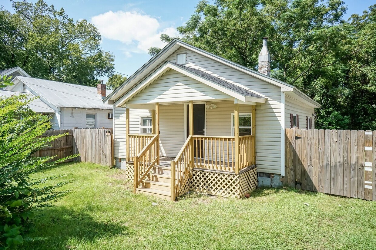 Foto principal - Two Bedroom Home!
