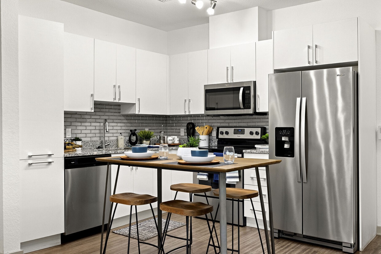 Primary Photo - Vue on Lake Monroe