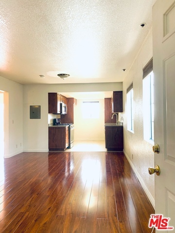 Foto del edificio - 10150 McClemont Ave