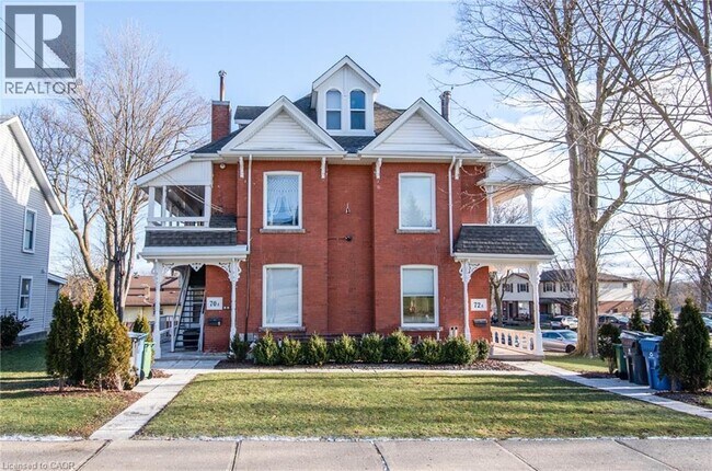 Photo du bâtiment - 72 Waterloo Ave