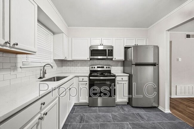 Building Photo - 2032 N Gregg Ave