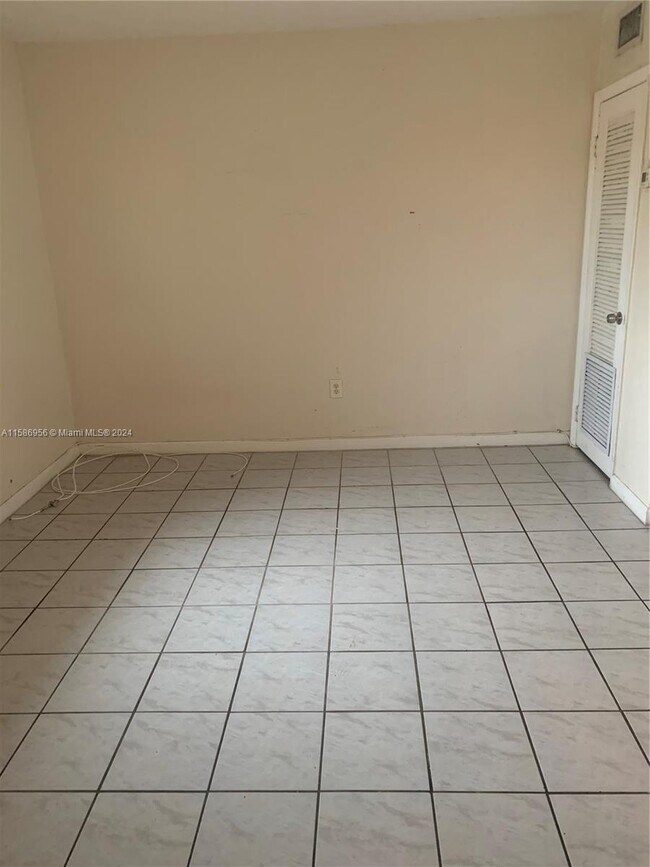 Building Photo - 1280 W 54th St