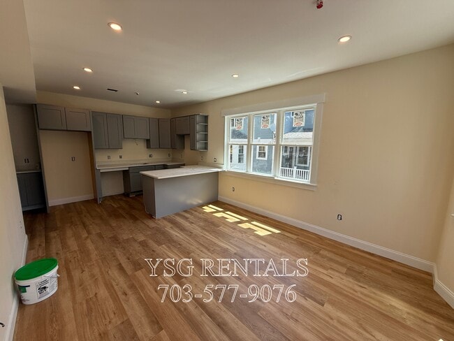 Building Photo - 14 Dorr St
