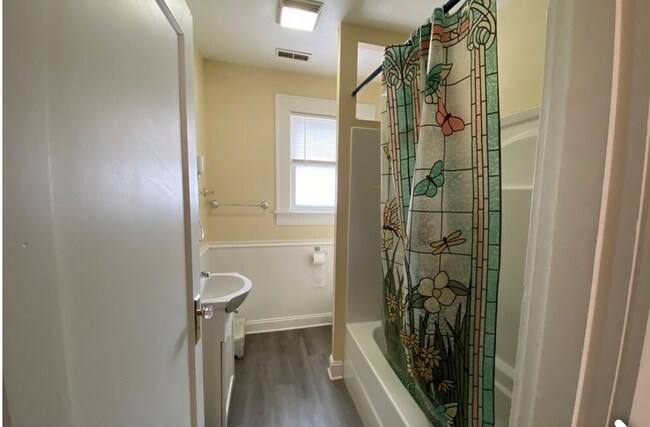 Foto del edificio - 317 E 20th St