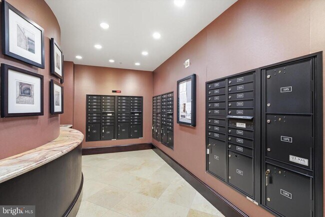 Foto del edificio - 12500 Park Potomac Ave