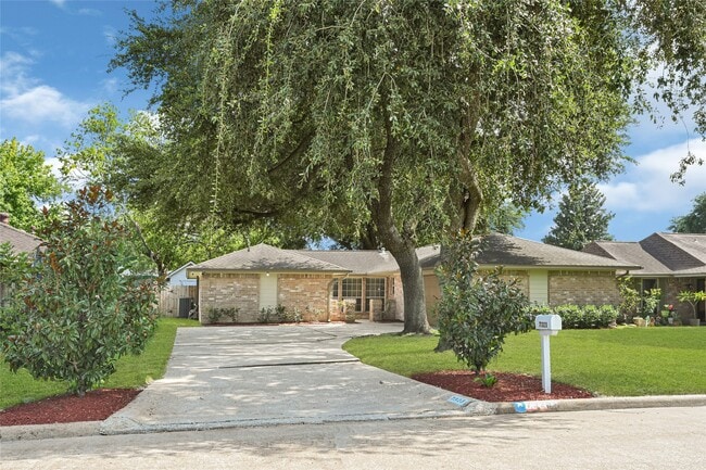 Building Photo - 7323 Log View Dr