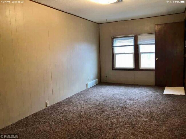 Bed 1 - 250 E Cherry St