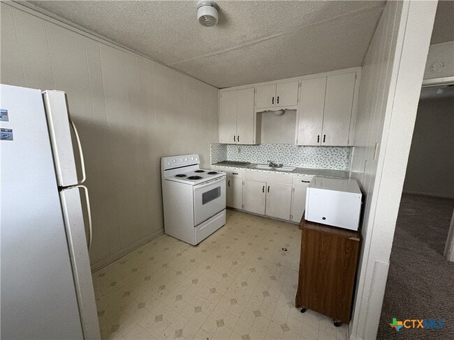 Building Photo - 602 Sunset Ln
