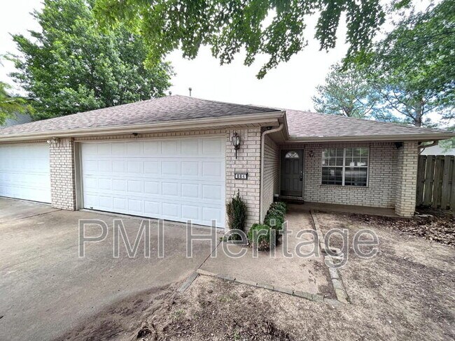 Building Photo - 884 N Daisy Ln