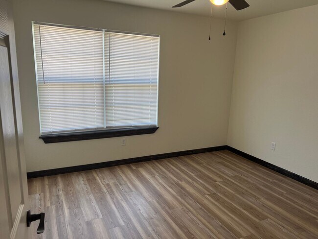 Foto del edificio - 1025-1027 S Cherokee Ave