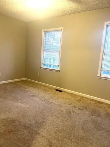 Building Photo - 1570 Oakpoint Dr SW
