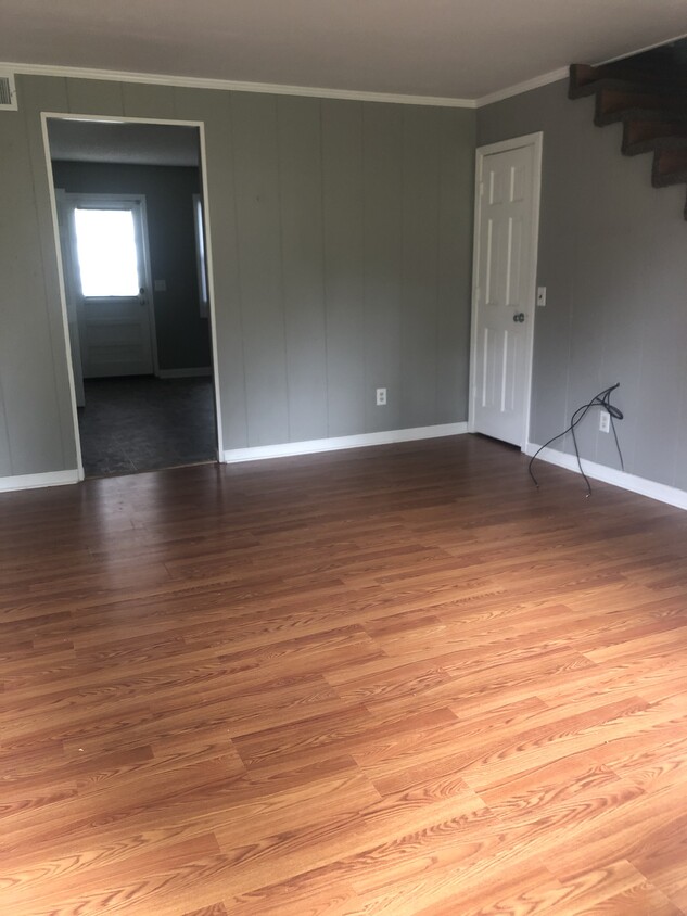 Foto principal - 1142 E Main St