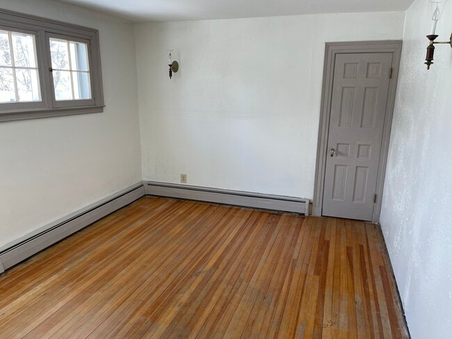 Building Photo - 318 S 15th St