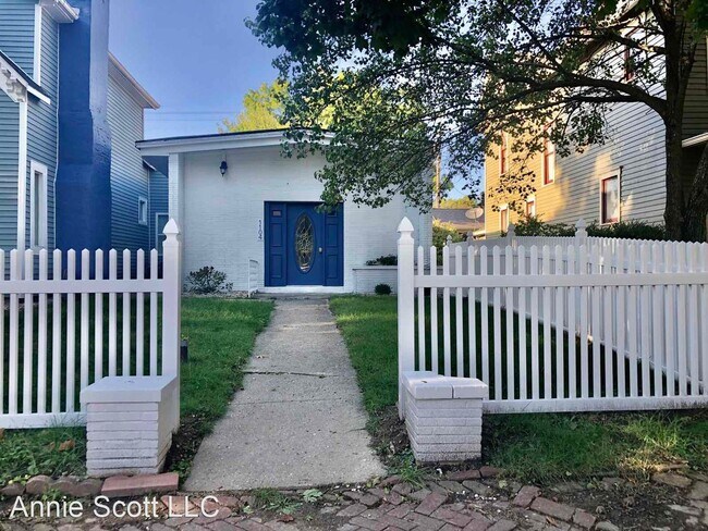 Foto del edificio - 3 br, 2 bath House - 1104 Cherry St.