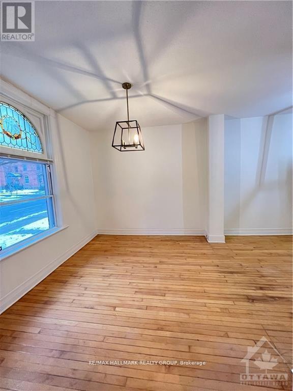 Building Photo - 375 Lyon St. N