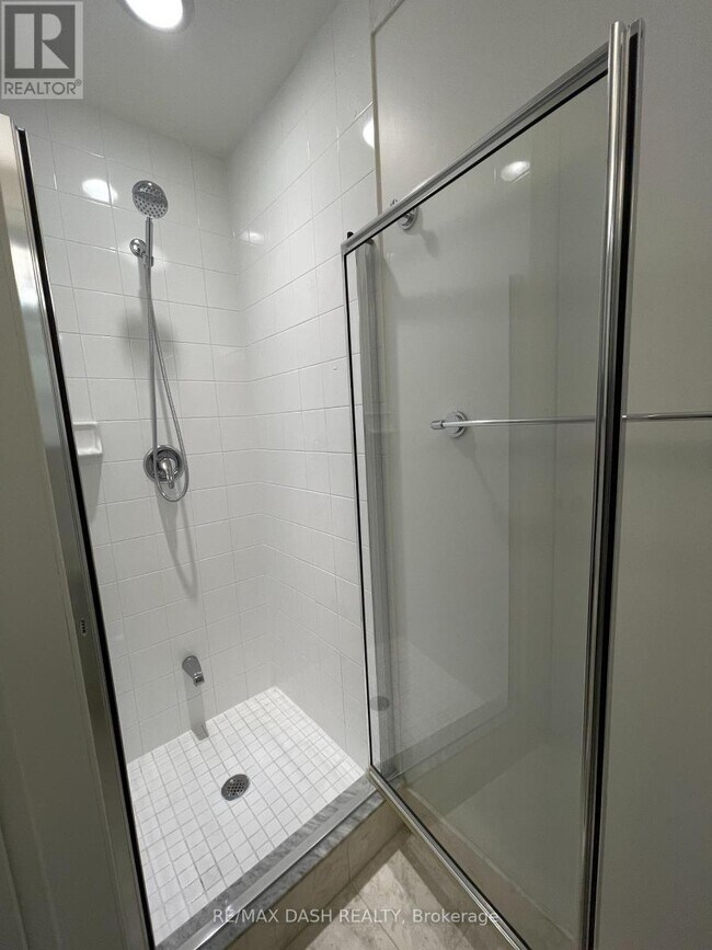 Photo du bâtiment - 85 Bloor St E