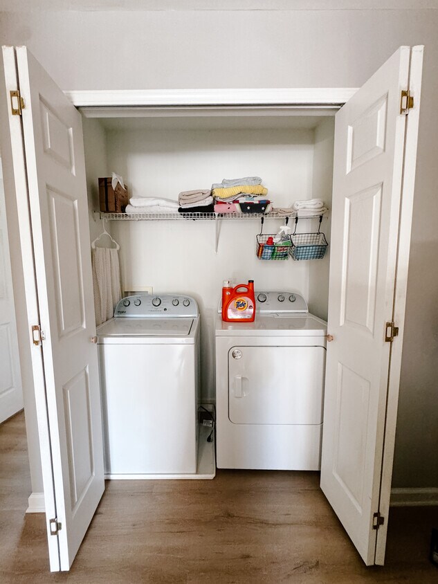 Building Photo - 215 Dillard Mill Dr