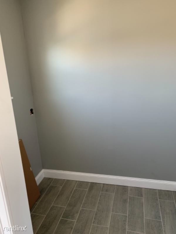 Building Photo - 4 br, 1 bath Townhome - 97-99 Centre St Apt 2