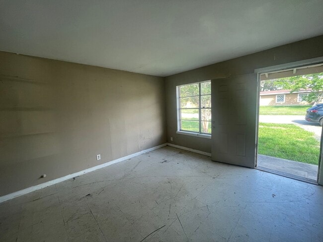 Building Photo - 1110 Arnold Dr