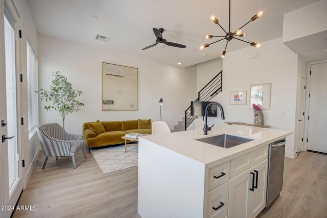 Building Photo - 777 W Coolidge St