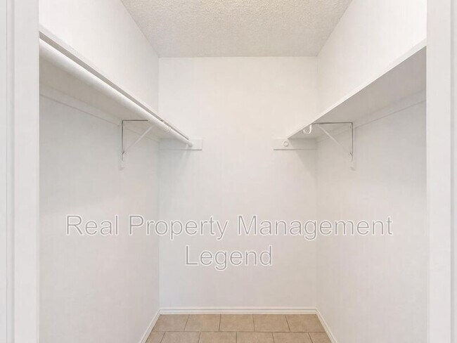 Foto del edificio - 112 Oak Hill Dr