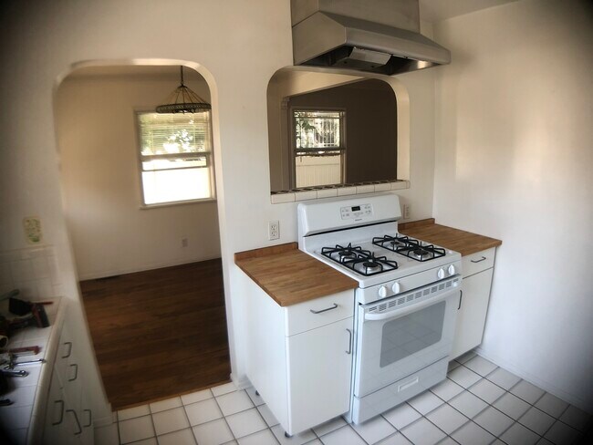 kitchen - 1439 S Crescent Heights Blvd