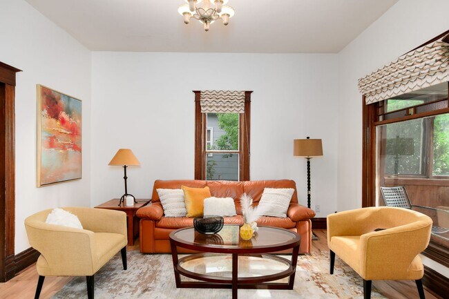 Foto del edificio - Charming Old Town Louisville Bungalow with Solar & Carriage House!