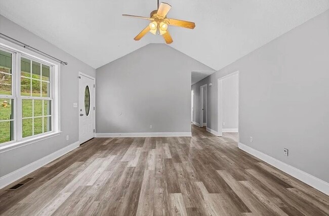 Building Photo - 124 Levi Dr