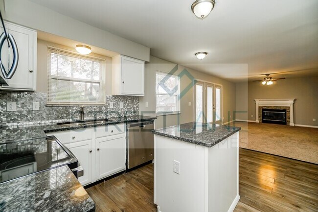 Building Photo - REDUCED!