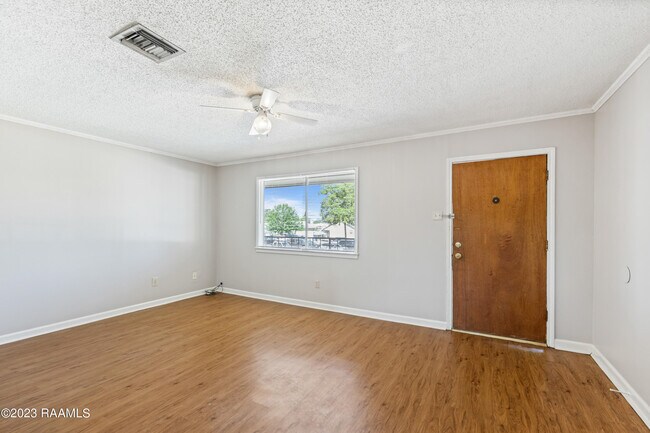 Building Photo - 103 Antoinette St