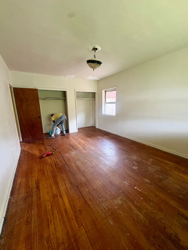Building Photo - 330 E 92nd St