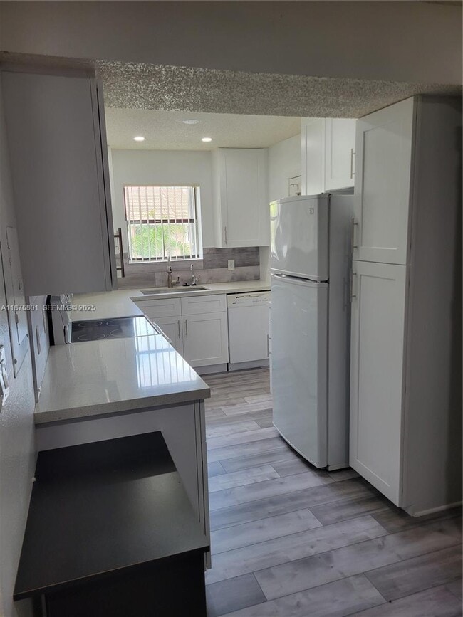 Building Photo - 10440 SW 156th Ct