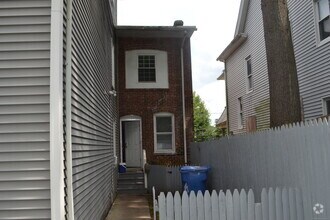 Building Photo - 255 Walnut St