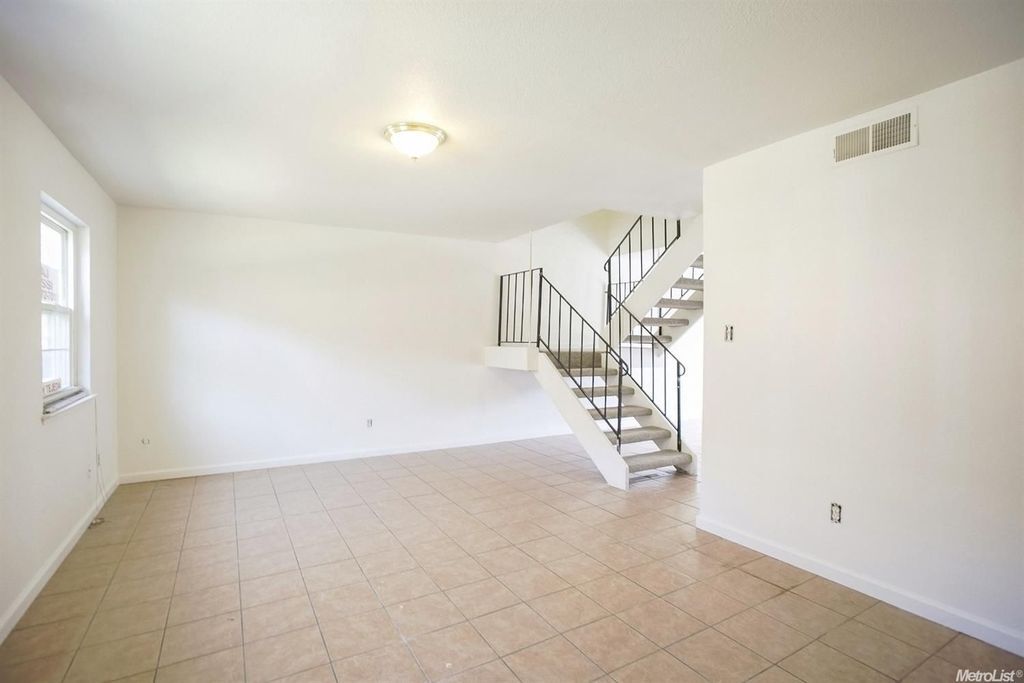 4207 Brookfield Dr, Sacramento, CA 95823 Townhouse for Rent in