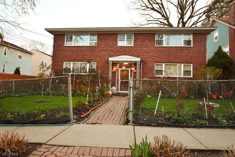 Primary Photo - 204 Washington St