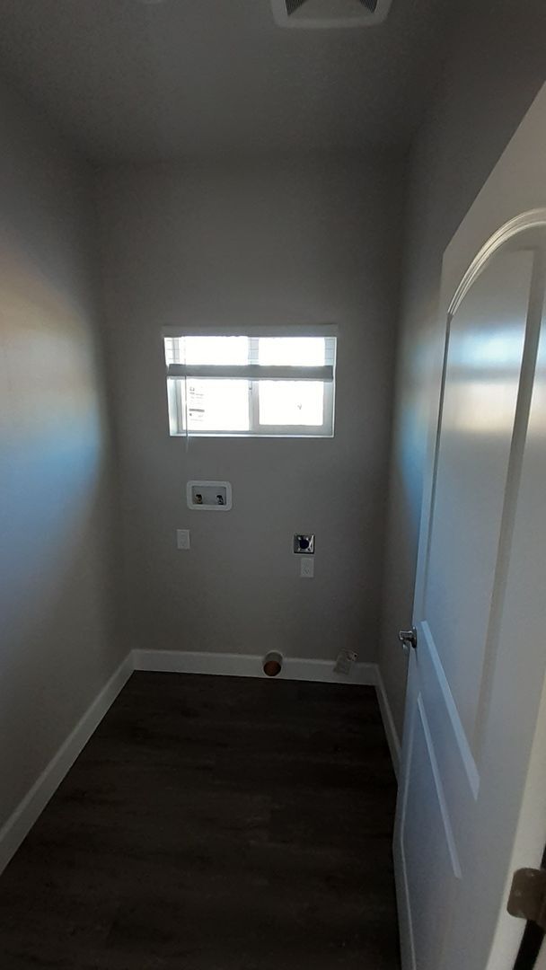 Foto del edificio - 587 Oakwood Ln