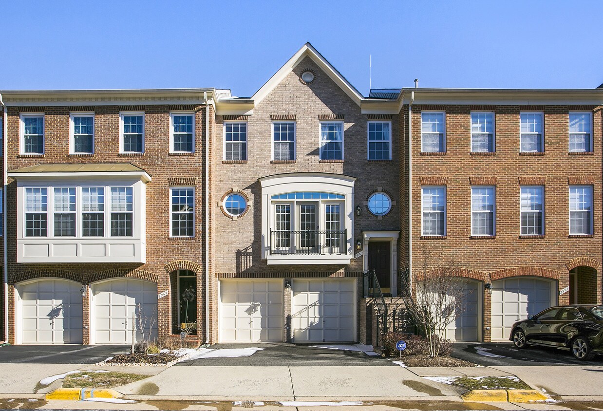 2969 Covington Square Way, Fairfax, VA 22031 Townhome Rentals in