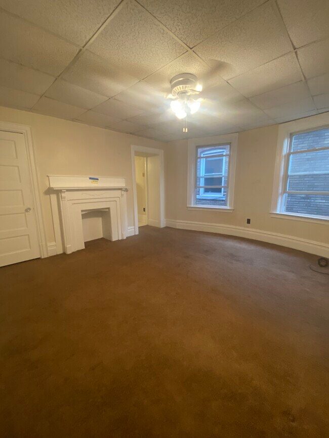 Building Photo - 1128 N Saint Clair St