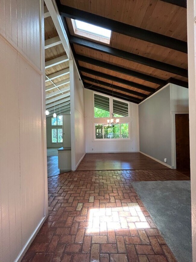 Foto del edificio - Charming 3bed/2.5Bath  Bennett Valley Home...