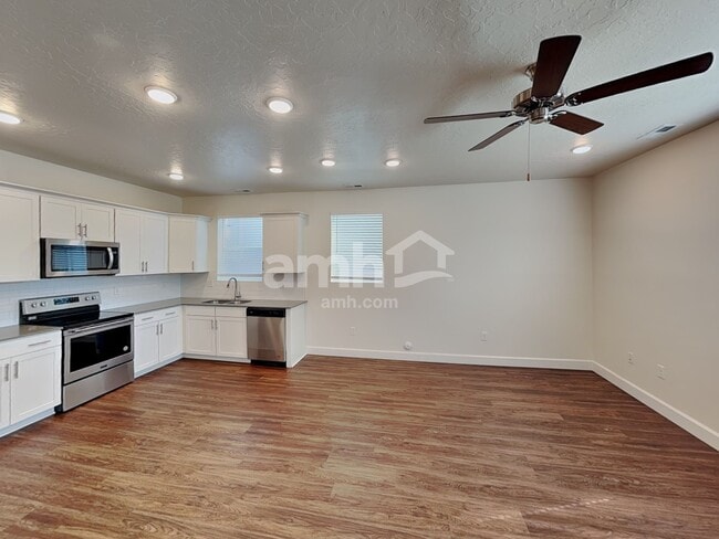 Building Photo - 6768 N Silver Gate Dr