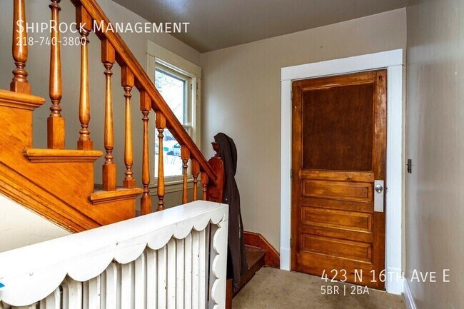 Foto del edificio - 423 N 16th Ave E