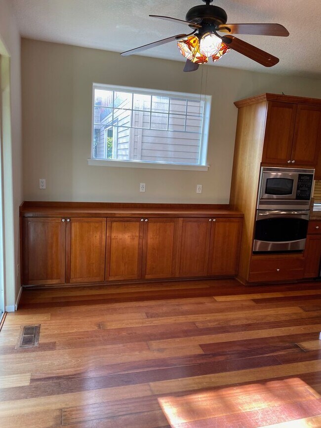 Building Photo - 64th Way House