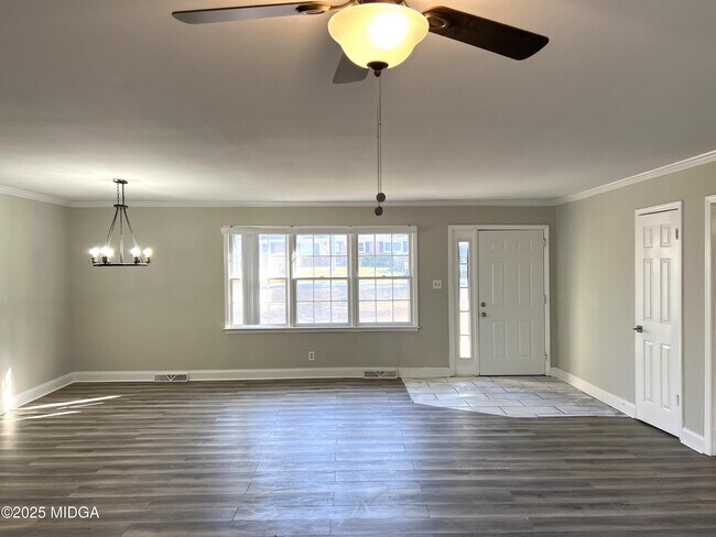 Foto del edificio - 4075 Meadowbrook Dr
