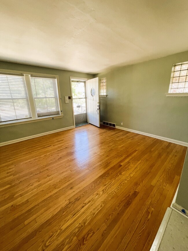 Building Photo - 4938 Fyler Ave