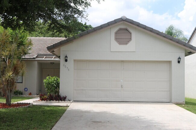 Foto del edificio - 6076 Strawberry Lakes Cir