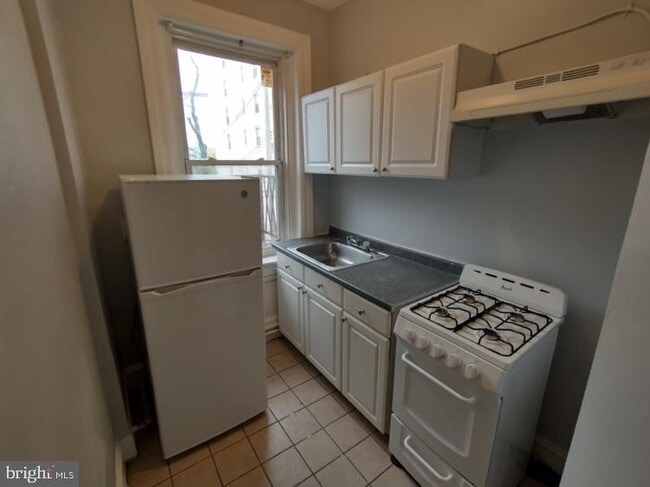 Building Photo - 307 Dolphin St