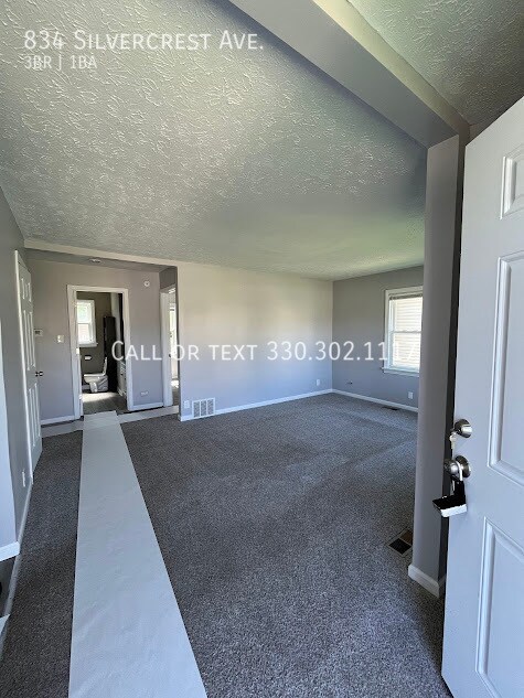Building Photo - 834 Silvercrest Ave
