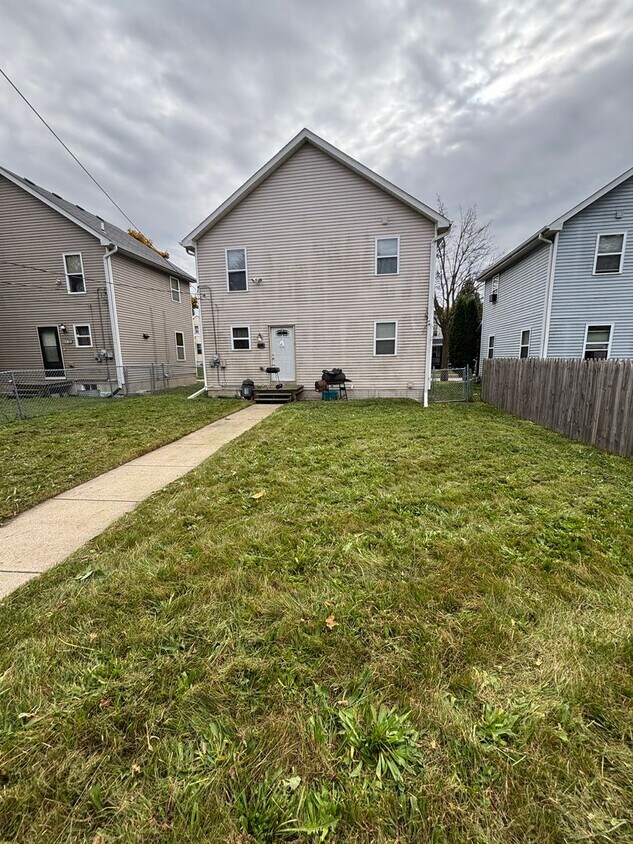 Foto del edificio - 3BR SINGLE FAMILY. TOTALLY REDONE.