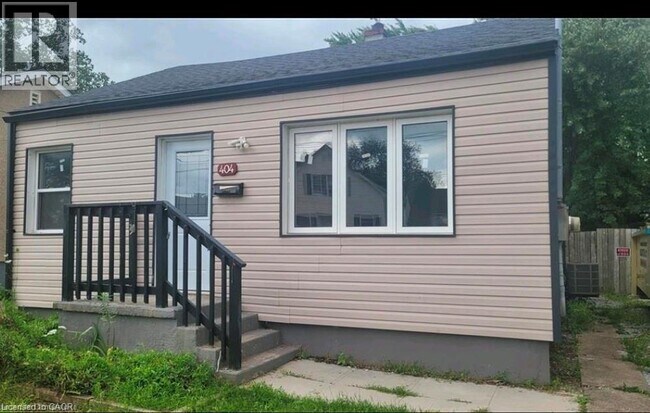 Building Photo - 404 Welland Ave